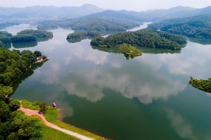Hồ Khuôn Thần - Ảnh DLBG