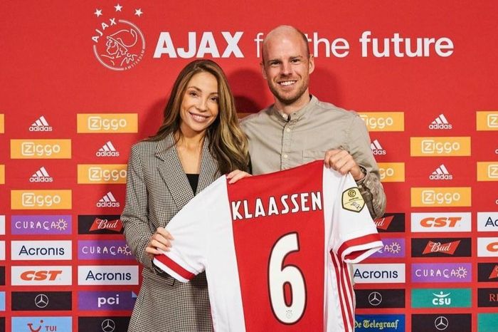  Cầu thủ Davy Klaassen và bạn gái Laura Christell công khai hẹn hò từ năm 2016. Christell là người mẫu nội y kiêm nhà tạo mẫu tóc có hàng trăm nghìn lượt theo dõi trên mạng xã hội. Cô từng có khoảng thời gian sinh sống tại Vancouver (Canada), trước khi trở về Amsterdam (Hà Lan) phát triển sự nghiệp. Ảnh: laurachristell. 
