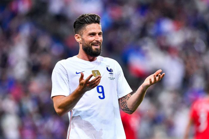 3. Olivier Giroud. Phong độ cao của Mbappe và đặc biệt là Benzema khiến Giroud gần như không có cơ hội ra sân. Anh mới chỉ xuất hiện đúng 14 phút ở trận Pháp hòa Hungary 1-1 và tất nhiên không thể hiện được gì đáng kể.