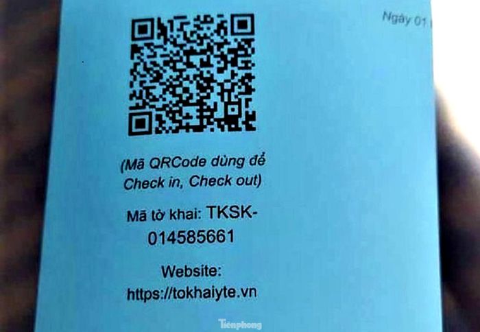 Mặt sau thẻ có mã QR để người dân khai báo y tế cũng như thuận tiện cho việc kiểm tra khai báo y tế của lực lượng chức năng.