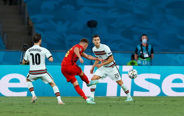 Thorgan Hazard tỏa sáng bằng một siêu phẩm sút xa. (Ảnh: UEFA)