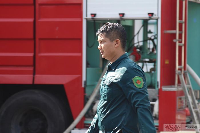 Đến 17h cùng ngày, các lực lượng chức năng vẫn đang nỗ lực dập tắt đám cháy. Hiện tại, vẫn chưa có con số thống kê về thiệt hại và thương vong trong vụ cháy.