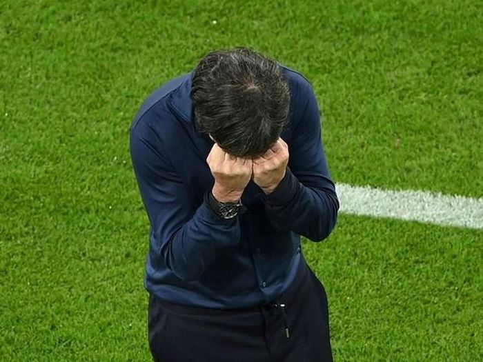 Loew như trút bỏ gánh nặng sau khi Đức vào tứ kết. (Nguồn: Getty Images)