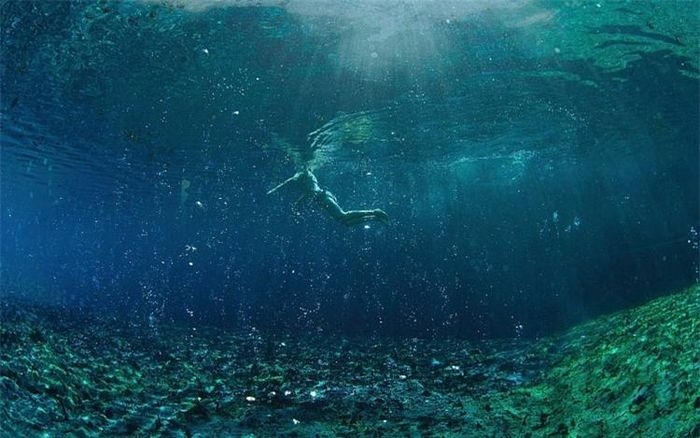 Ngoài các suối nước nóng, Saturnia còn nổi tiếng với những “bồn tắm” tự nhiên giống như những hồ bơi được chạm khắc khéo léo ngay trên vách đá.
