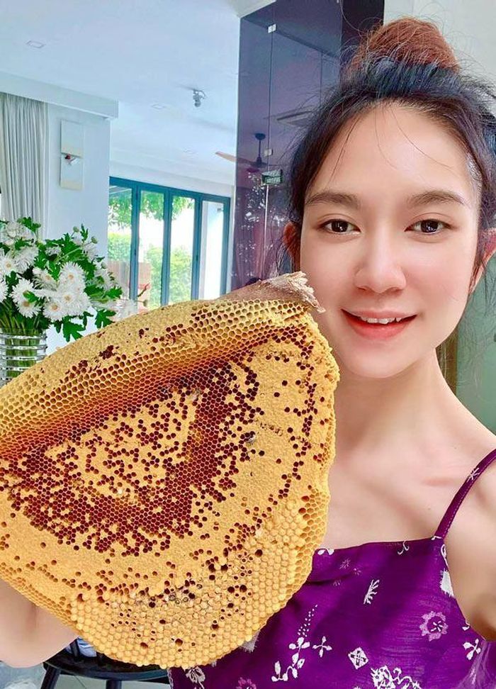 Cô dùng những thực phẩm có trong vườn nhà để làm đẹp.