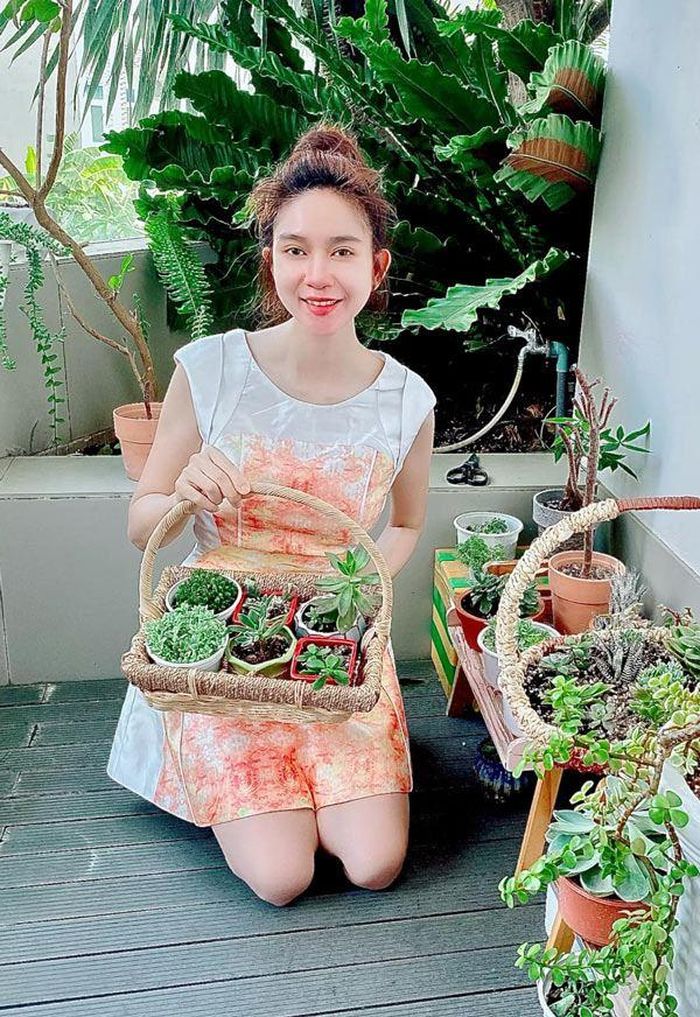 Minh Hà để mặt mộc hoàn toàn khi ở nhà. 