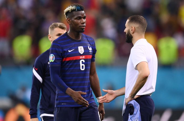  Paul Pogba cũng chết lặng vì trận thua của "Les Bleus". Anh đã ghi siêu phẩm vào lưới Thụy Sĩ, giúp Pháp nâng tỷ số 3-1. Tuy nhiên, tất cả không còn ý nghĩa khi Pháp dừng bước. 