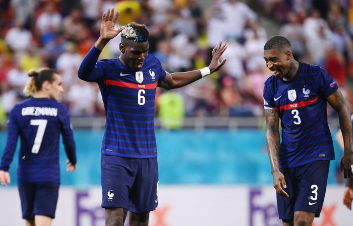  Người hâm mộ bóng đá và truyền thông bày tỏ sự thích thú khi thấy Pogba ăn mừng với những điệu nhảy hệt vũ công chuyên nghiệp. Trang mạng xã hội của Goal chia sẻ lại khoảnh khoắc anh ăn mừng siêu phẩm với dòng nội dung "Paul Pogba bổ sung thêm gia vị". 
