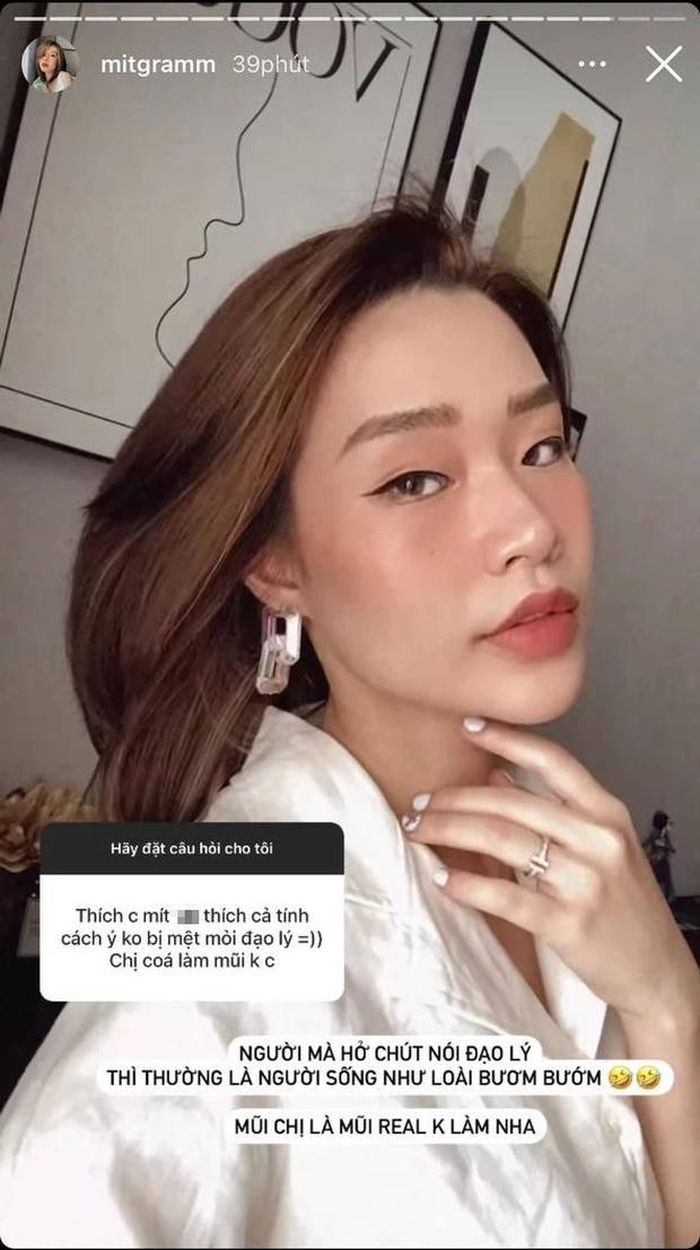 Không biết có phải vì vẻ ngoài sắc nét quá hay không, mới đây vợ rapper Rhymastic đã bất ngờ nhận được một câu hỏi trên Q&A hỏi han có qua phẫu thuật thẩm mỹ mũi bao giờ chưa.