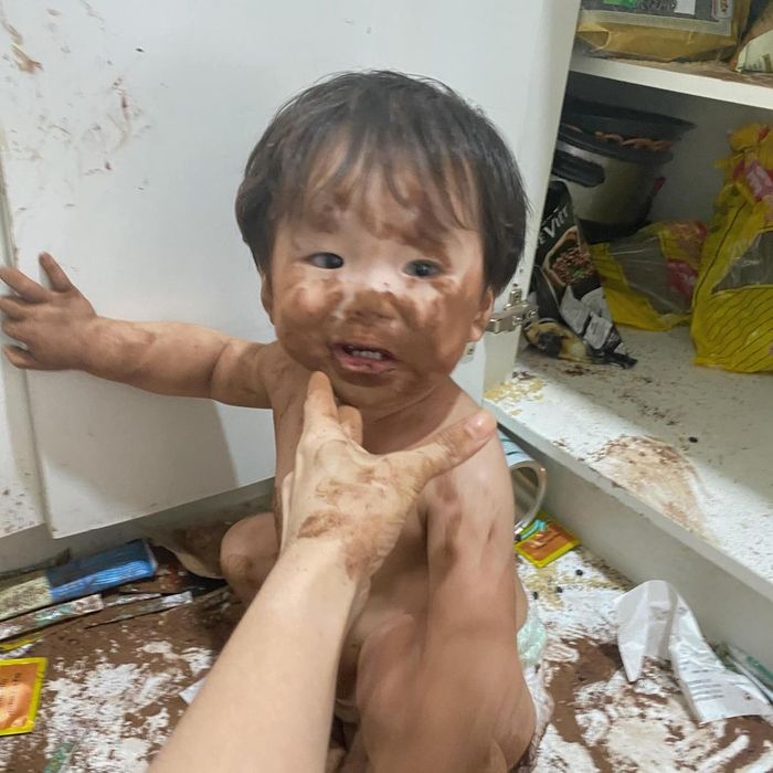  Mẹ ơi, 2 anh em con còn không hiểu chuyện gì đang xảy ra nữa! 