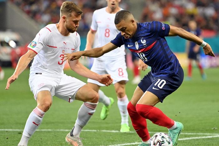 Mbappe bị "bắt chết" trong 45 phút đầu