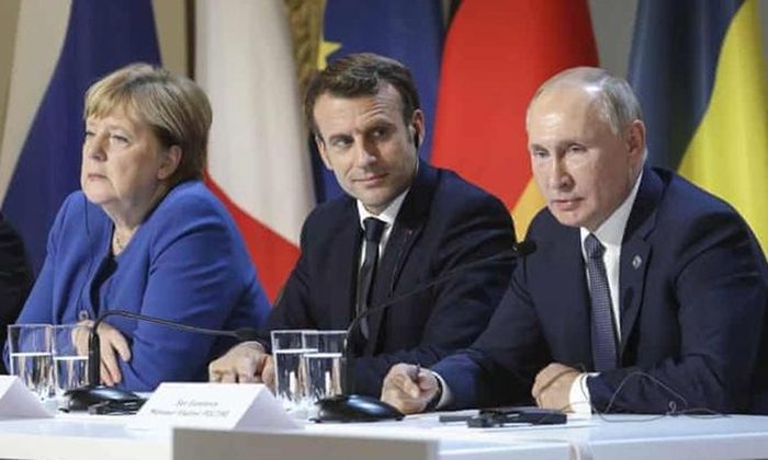 Bà Angela Merkel, ông Emmanuel Macron đã gợi ý một hội nghị thượng đỉnh EU với Tổng thống Nga Vladimir Putin.