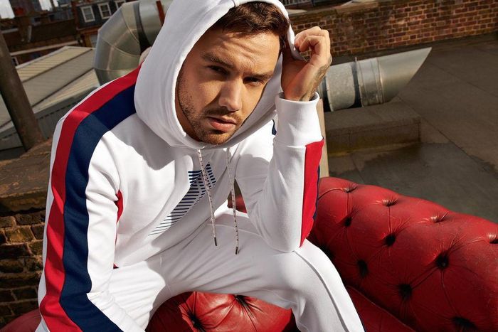  Sau khi chia tay bạn gái hơn 12 tuổi - Cheryl Cole, chuyện tình cảm của Liam Payne phức tạp. Anh được cho là đã hẹn hò với người mẫu hơn anh 23 tuổi - Naomi Campbell. Thời điểm đó, cặp sao thường xuyên trò chuyện thân mật trên mạng xã hội và cùng xuất hiện ở nhiều sự kiện lớn. 