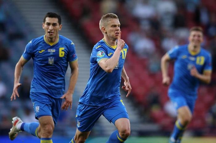 Zinchenko ghi bàn mở tỷ số cho Ukraina
