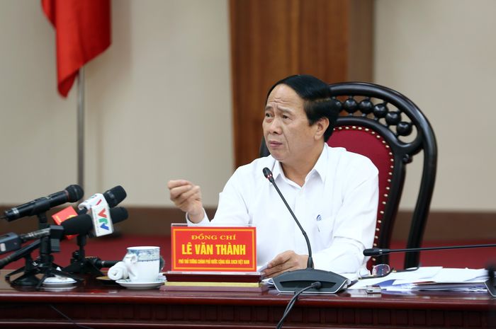  Phó Thủ tướng Lê Văn Thành đốc thúc Bộ Tài nguyên và Môi trường chủ trì lập 5 đoàn kiểm tra công tác quản lý, cấp phép mỏ vật liệu phục vụ dự án. Ảnh VGP/Đức Tuân 