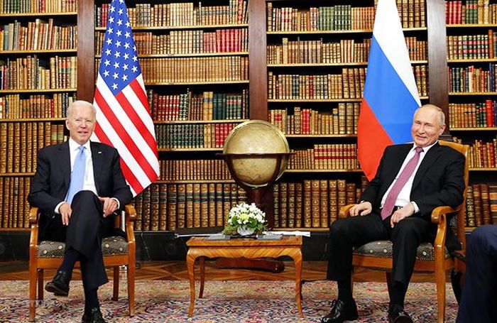 Tổng thống Mỹ Joe Biden bị cho là thất thế trước người đồng cấp Nga Vladimir Putin.