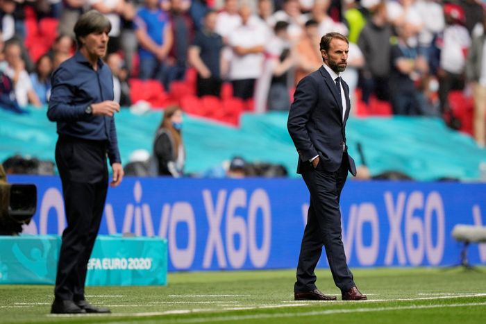 Southgate chiến thắng trong cuộc chiến trên sa bàn với HLV Joachim Loew. Ảnh: Reuters.