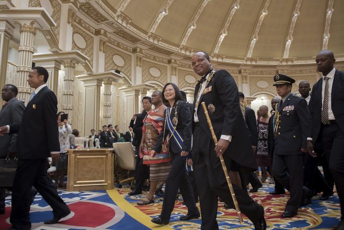 Vua Mswati III tiếp đón nhà lãnh đạo Đài Loan Thái Anh Văn trong cung điện Lozitha năm 2018. Ảnh: Văn phòng nhà lãnh đạo Đài Loan.