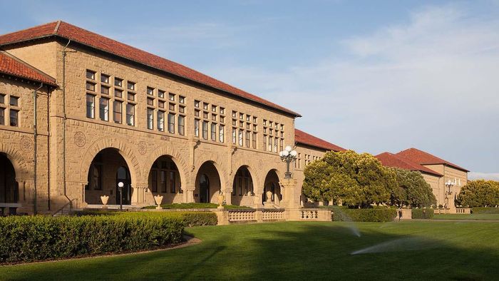 97% sinh viên theo học Đại học Stanford sống trong các khu ký túc xá, nhà ở của ngôi trường danh tiếng này. Nhà trường luôn đảm bảo chỗ ở cho tất cả sinh viên.