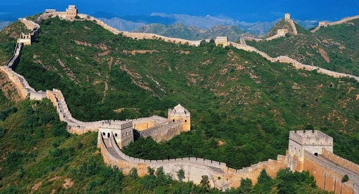 Hai người này muốn lấy trộm một số viên gạch từ Vạn Lý Trường Thành để mang về nhà. Họ cho hay muốn bày trí những viên gạch đó trong nhà để trấn trạch, từ tà và giúp gia chủ đổi vận.