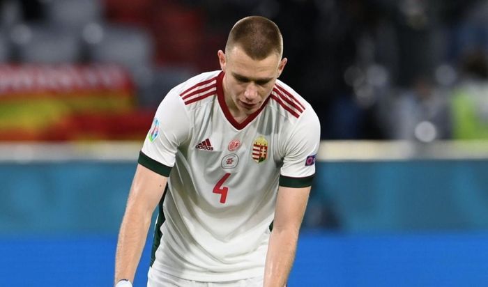  Szalai thi đấu điềm tĩnh, chắc chắn và tự tin. Anh đang khoác áo CLB Fenerbahce. Theo Daily Mail, một số CLB ở Premier League như Aston Villa, Leicester City và West Ham có ý định hỏi mua Szalai. Ảnh: Reuters.