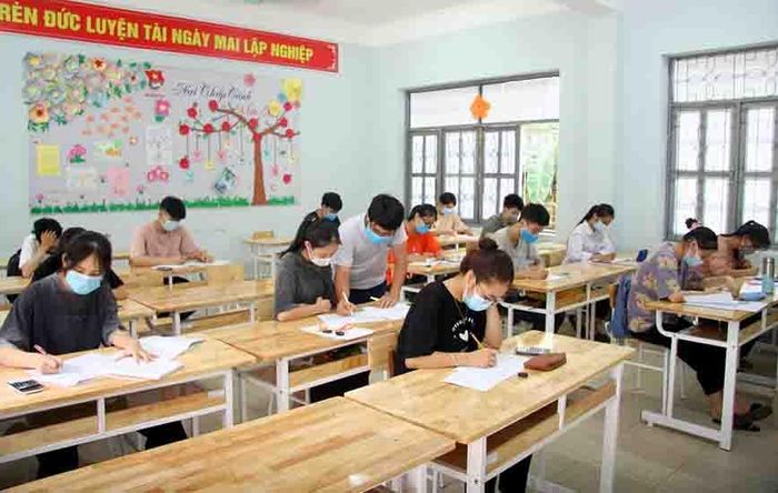 Thầy và trò Trường THPT Than Uyên (huyện Than Uyên) hệ thống lại kiến thức trọng tâm trước khi bước vào kỳ thi.