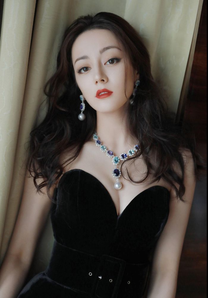  Từ chuyện thất bại của những dự án trước đây, Nhiệt Ba sẽ ít nhiều chịu áp lực về mặt thành tích lẫn biểu hiện của cô trước ống kính. Ảnh: Sohu. 