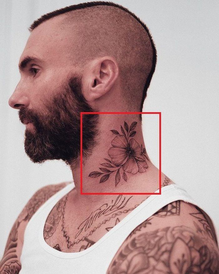 Cơ thể phủ kín hình xăm của Adam Levine. 