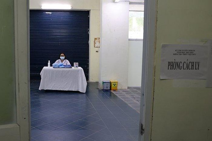 Phòng cách ly ở điểm thi THPT Việt Đức được bố trí cách xa nơi thi của thí sinh.
