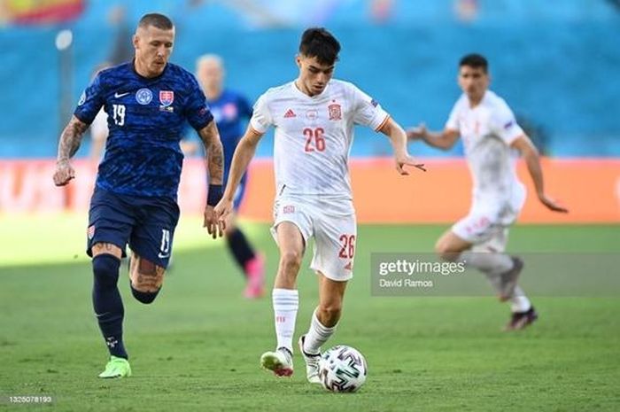 Kiểm soát bóng vẫn là điểm vượt trội của đội tuyển Tây Ban Nha. Ảnh: Getty. 