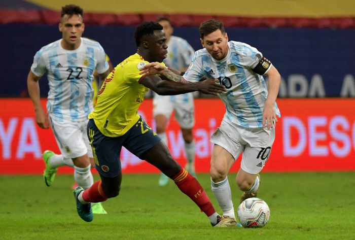  Messi tiếp tục chơi hay trong trận gặp Colombia. Tới nay, anh đã ghi 4 bàn tại Copa America. Ảnh: Reuters. 