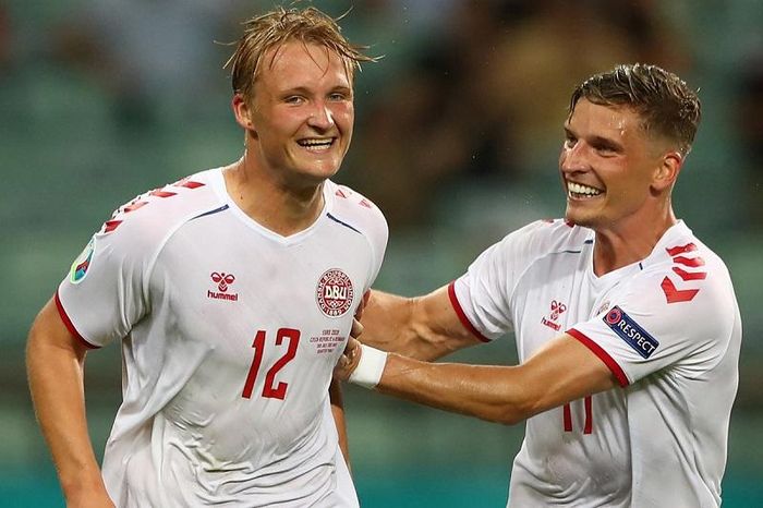 Dolberg và Larsen đang có phong độ cao