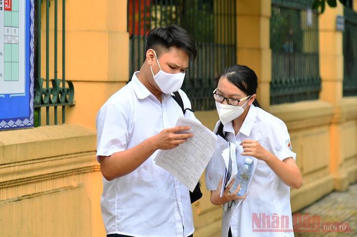 Thí sinh sau buổi thi môn Toán. Ảnh: THỦY NGUYÊN