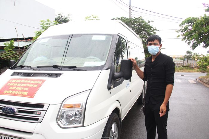 “Nghe công ty gọi, tôi không thấy lo mà cảm thấy vui khi được đưa đón các bạn thí sinh trong vùng cách ly y tế đi thi. Chắc chắn đây là kỷ niệm rất khó quên”.