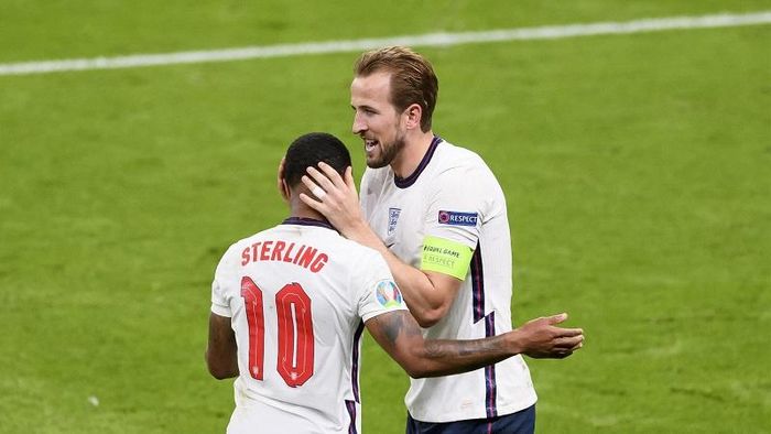 Kane và Sterling đã cùng nhau mang về 2 bàn thắng cho tuyển Anh trước Đan Mạch