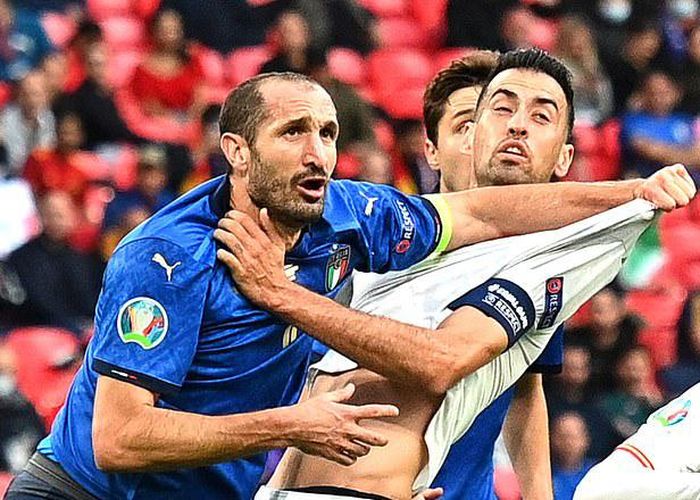 Chiellini là mẫu hậu vệ mạnh mẽ cổ điển của Ý