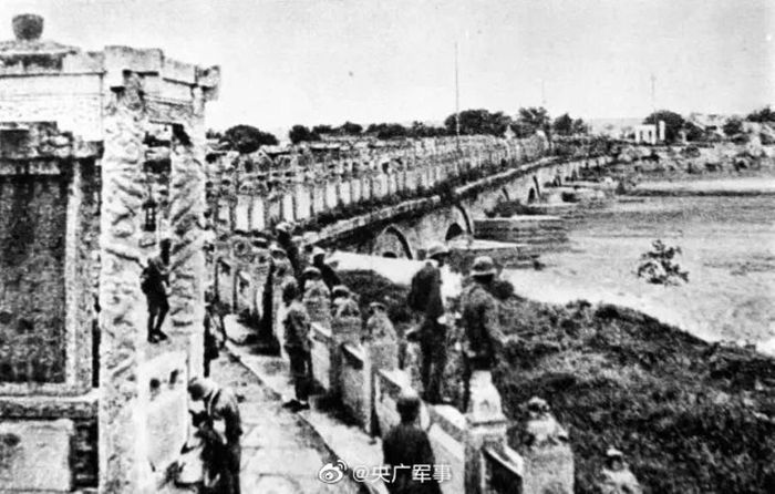 Quân Nhật đã nhanh chóng chiếm được cây cầu cùng một vài vùng lân cận, tới tận ngày 9/7, quân Trung Quốc lợi dụng sương mù và mưa, đã tổ chức phản công chiếm lại cây cầu này.