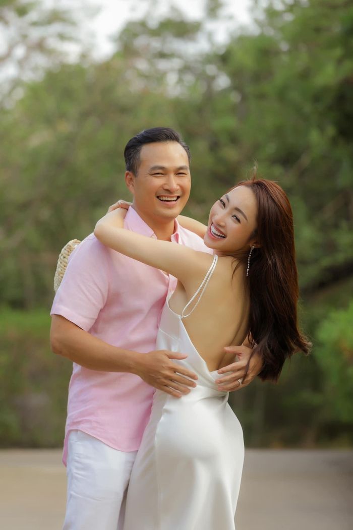 Khoảnh khắc hạnh phúc của Chi Bảo và Thùy Chang.