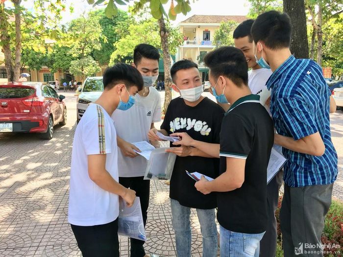 Thí sinh tại điểm thi Trường THPT Đô Lương 1. Ảnh: Ngọc Phương