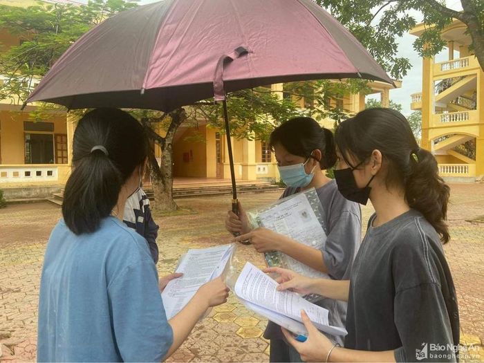 Thí sinh tại điểm thi Trường THPT Anh Sơn. Ảnh: Thái Hiền