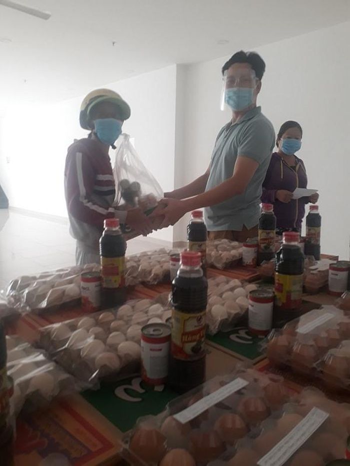 Tiếp sức mùa dịch tại hẻm 200 KP4, phường Phước Long B.