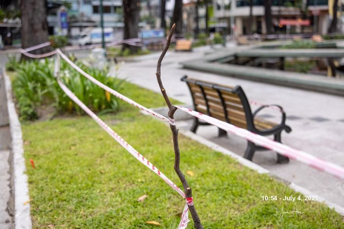 Năm ngoái, khu vực Hồ Con Rùa vẫn cho người dân vào, năm nay bị "băng bó" thấy thương