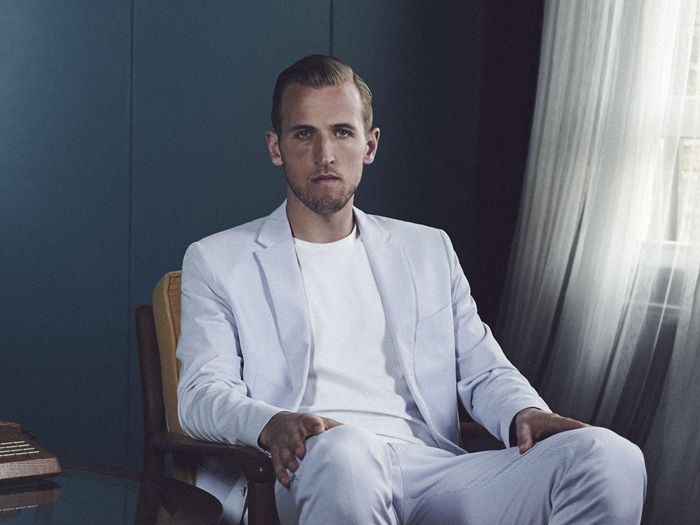 Harry Kane chuộng các mẫu suit trẻ trung, ôm vừa vặn. Ảnh: Esquire.