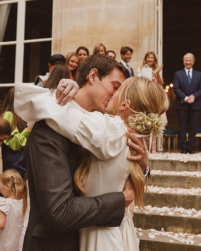 Alexandre Arnault - Geraldine Guyot tổ chức đám cưới tại Italy. Những hình ảnh trong hôn lễ được cả hai chia sẻ trên trang cá nhân vào ngày 10/7. Mới đây, Alexandre chuyển đến New York, Mỹ. Đây là nơi vợ anh đang sinh sống và làm việc. 