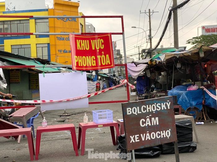 Chợ truyền thống đang là một trong những nguồn lây COVID-19 cho cộng đồng.