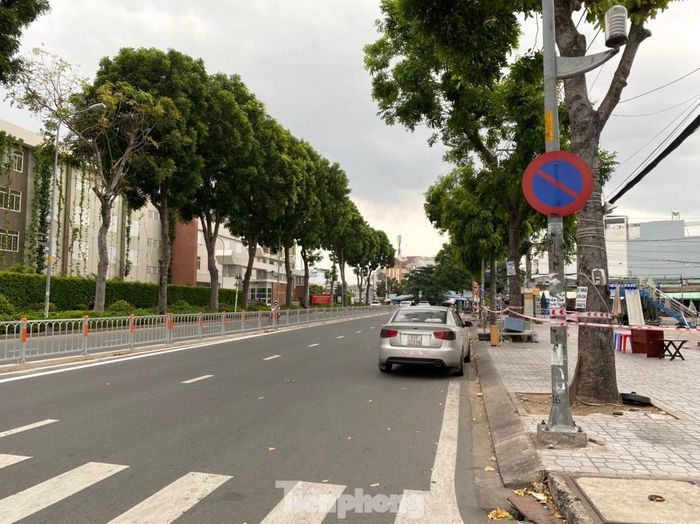 Người Sài Gòn cũng ví von, Sài Gòn đang ốm nên phải căng dây để băng bó.