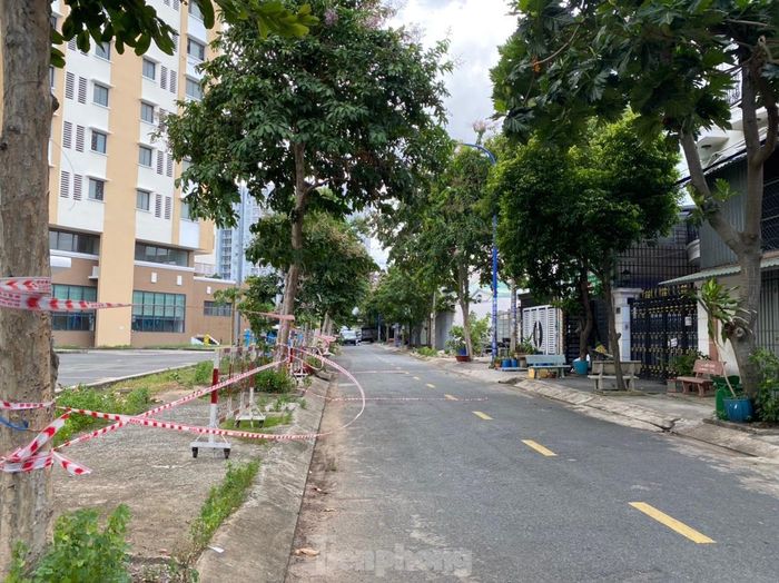 Hình ảnh căng dây dần trở nên quen thuộc với người Sài Gòn.