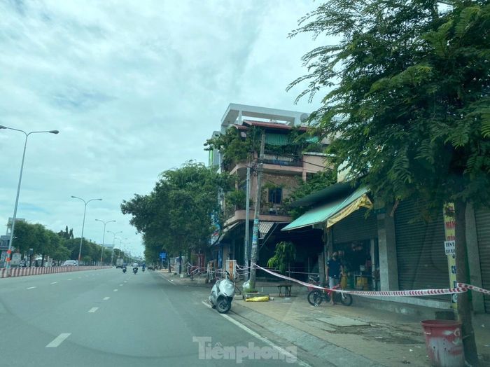 Những con đường bị căng dây.