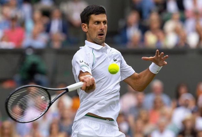 Djokovic gặp nhiều khó khăn trước Denis Shapovalov