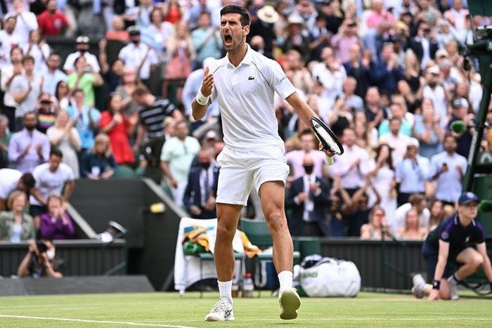 Nole ăn mừng phấn khích vé chung kết Wimbledon lần thứ 3 liên tiếp